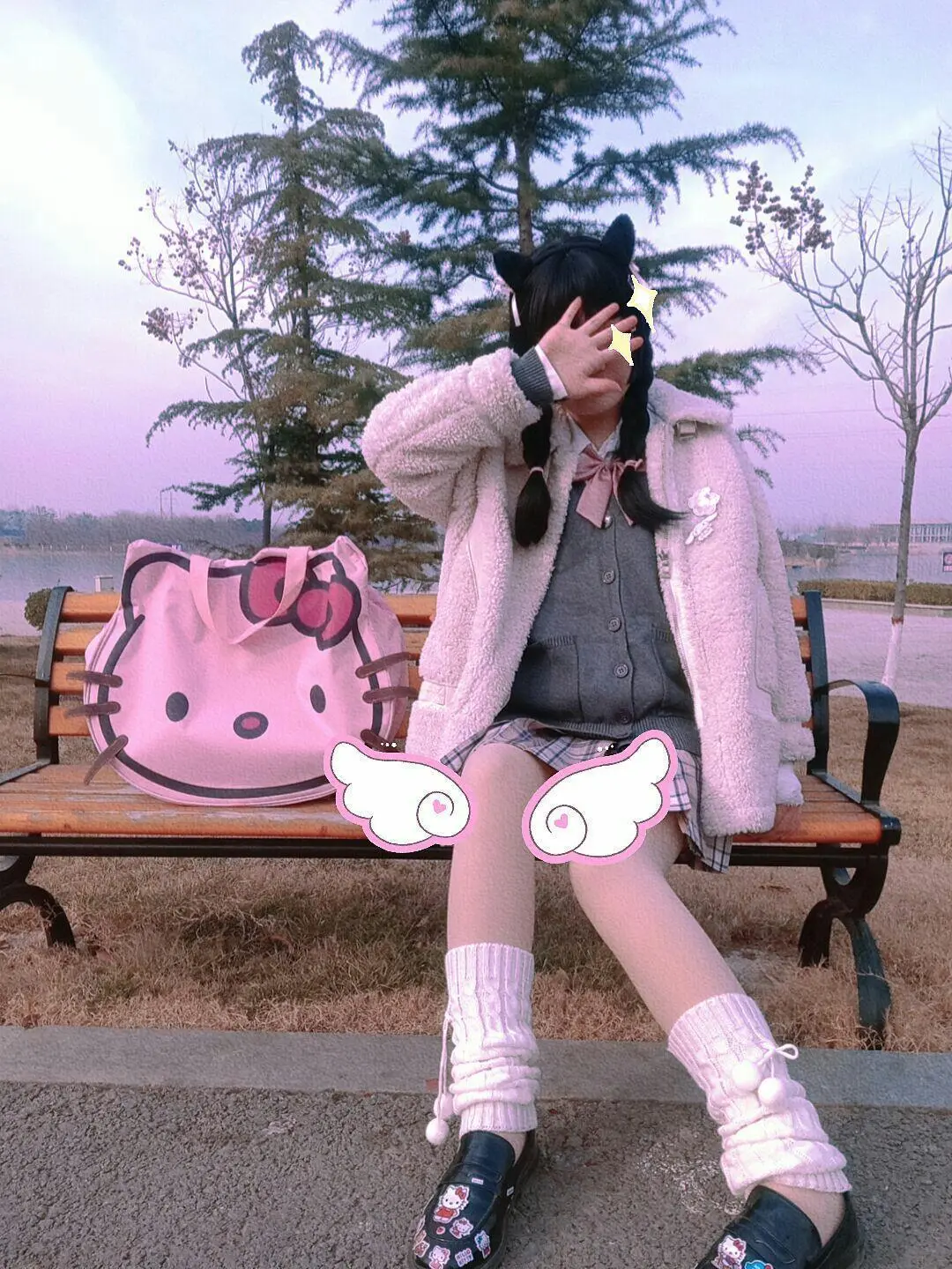 Hello Kitty Premium Travel Tote with Ample Capacity - Image 9